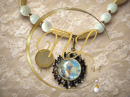 Collier en pierres de lune véritables et camée rond