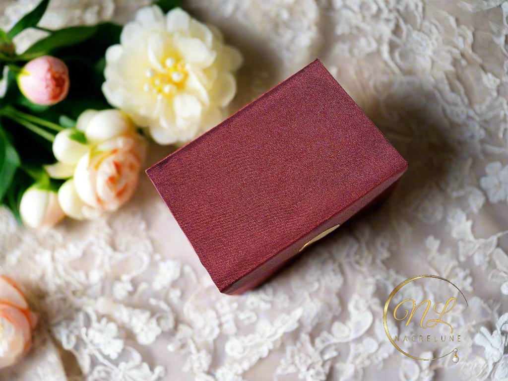 Grande boîte maquillage avec miroir : couleurs variées nacrelune.com accessoires