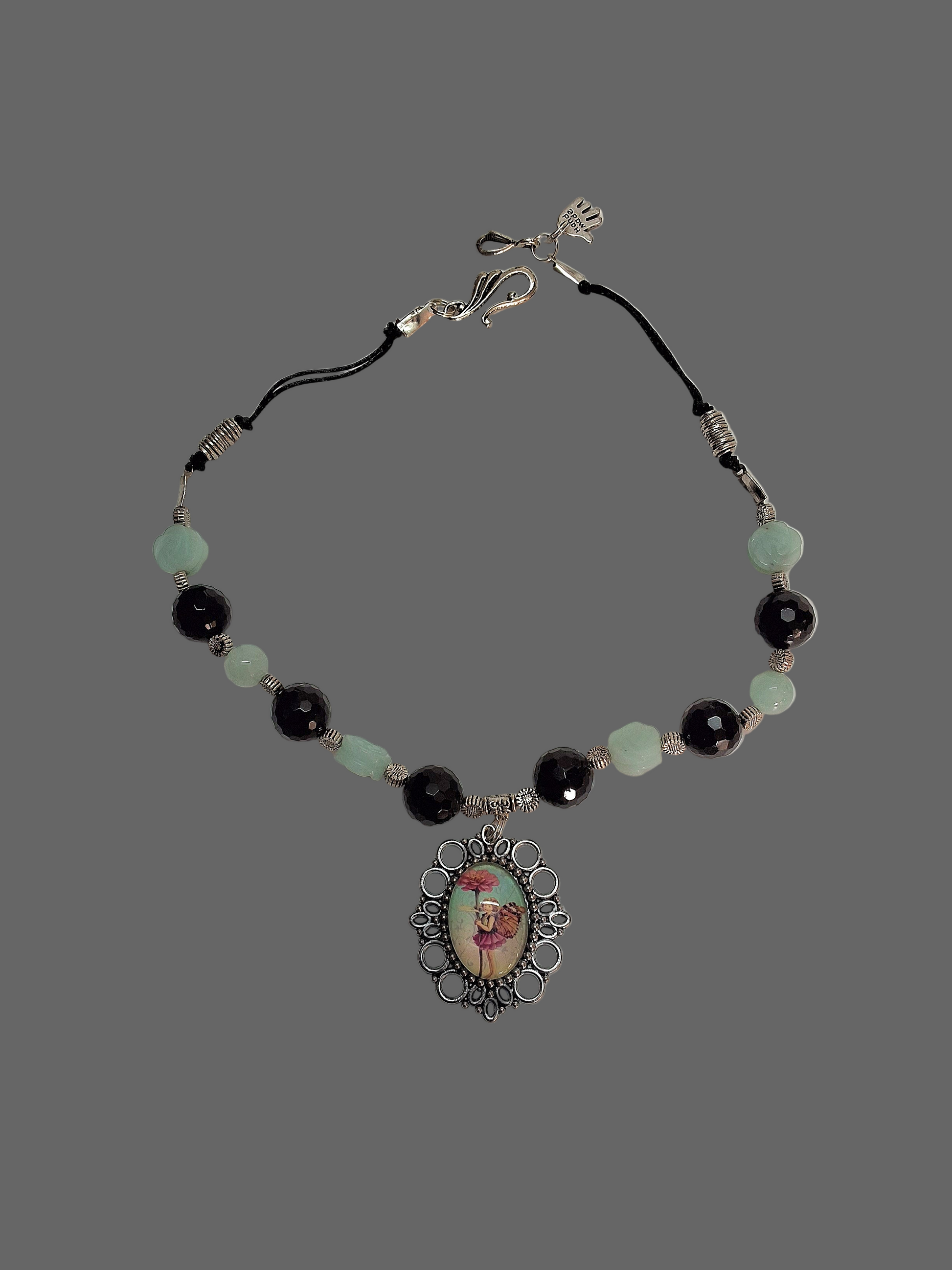 Collier en perles d'aigue marines et tourmalines véritables avec camée petite fée des fleurs NACRELUNE collier