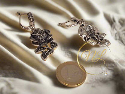 Boucles d’oreille en argent et marcassites en forme de rose