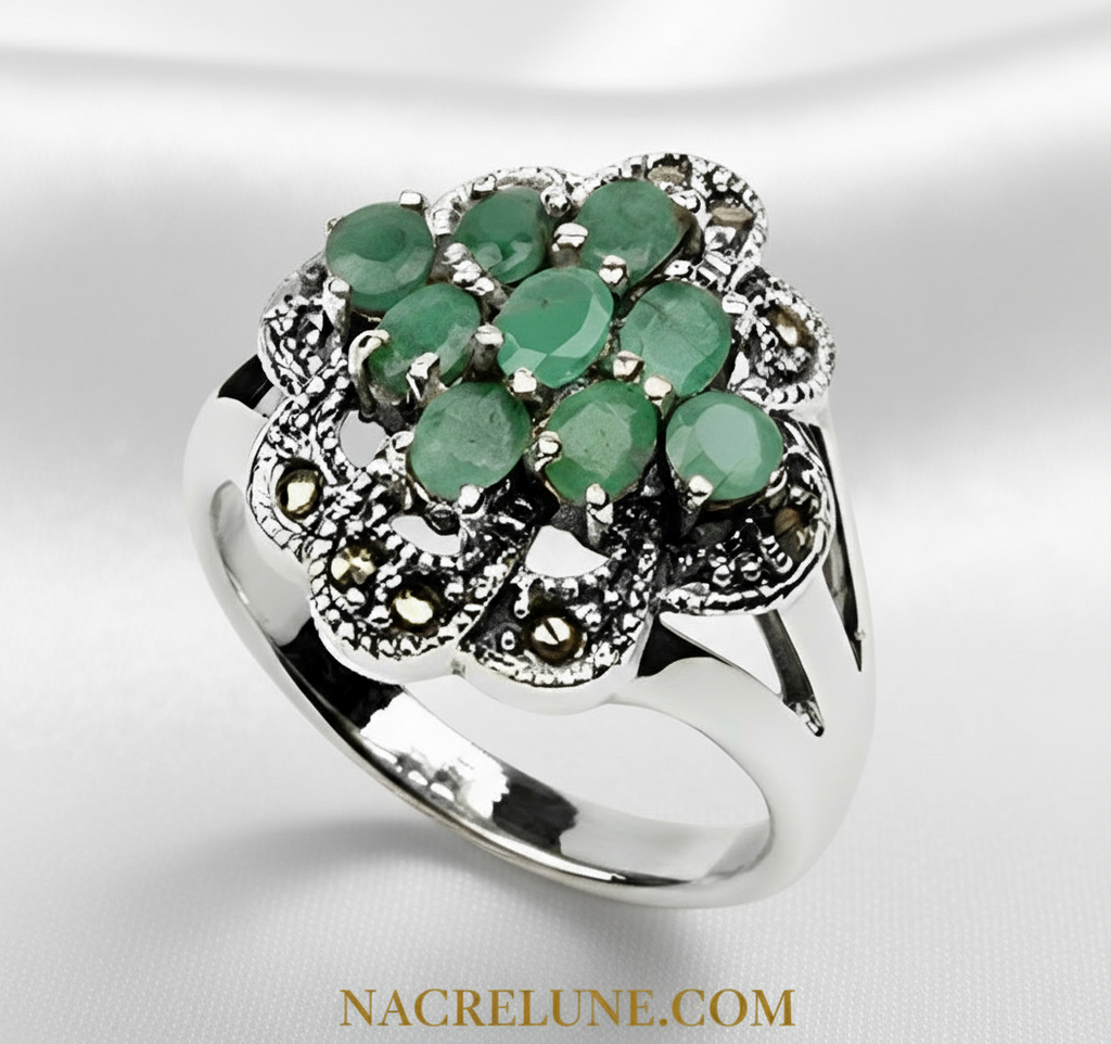 Bague en argent véritable et marcassites avec émeraudes vraies nacrelune.com Bague