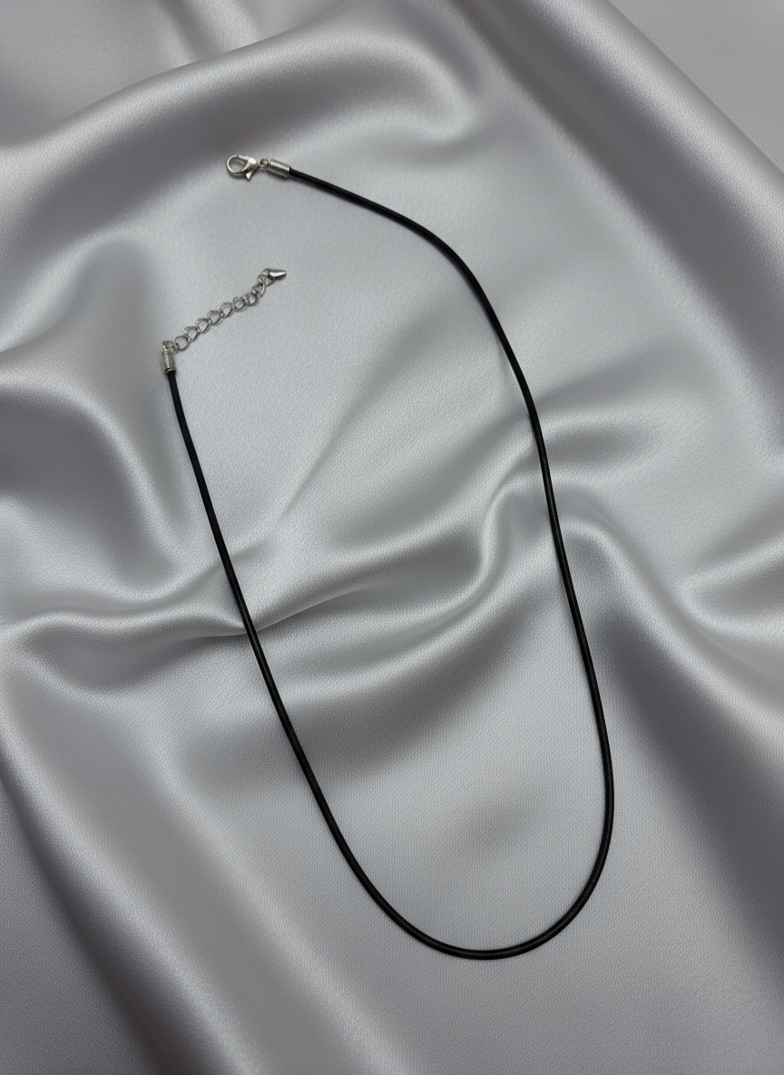 Tours du cou et liens en cordon ou tissu Caoutchouc noir réglable fermoir argenté nacrelune.com collier