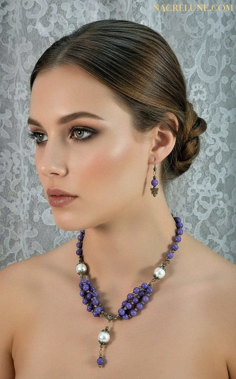 Parure en perles de jades mauves et perles de nacre NACRELUNE parure