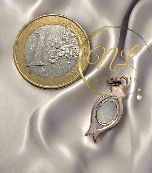 Pendentif en argent avec opale de synthèse