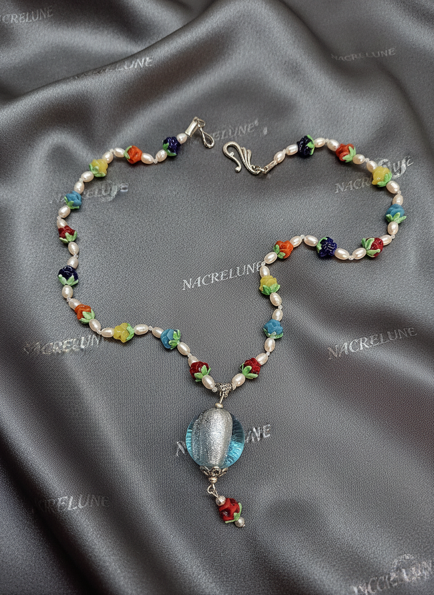 Collier fleuri en perles de verre nacrelune.com collier