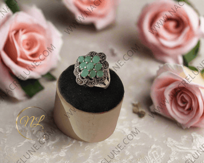 Bague en argent véritable et marcassites avec émeraudes vraies