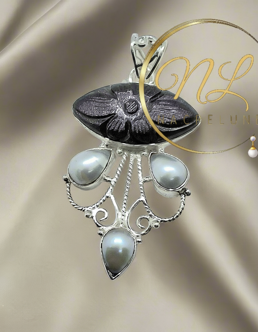 Pendentif Pierre de Soleil Noire Sculptée & Perles — Argent 925 | NACRELUNE nacrelune.com pendentif