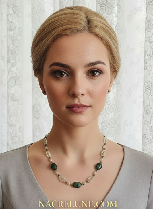 Collier en perles de culture et rubis zoïsites polis NACRELUNE collier