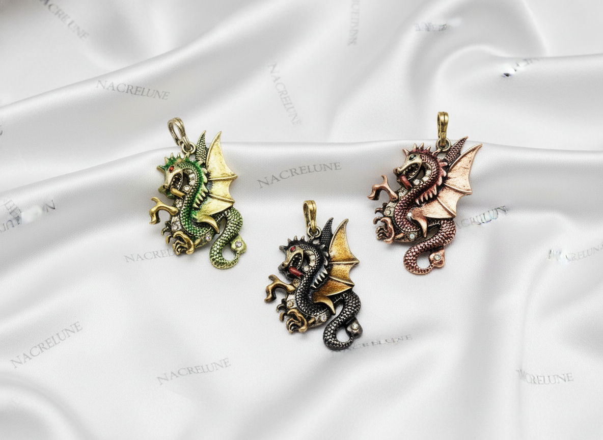 Pendentif en forme de dragon, choisissez votre couleur. nacrelune.com collier