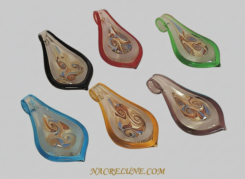 Pendentif en verre multicolore nacrelune.com pendentif