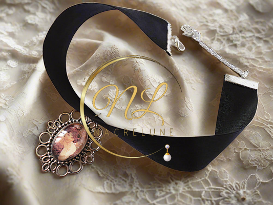 Pendentif camée de style art nouveau Mucha