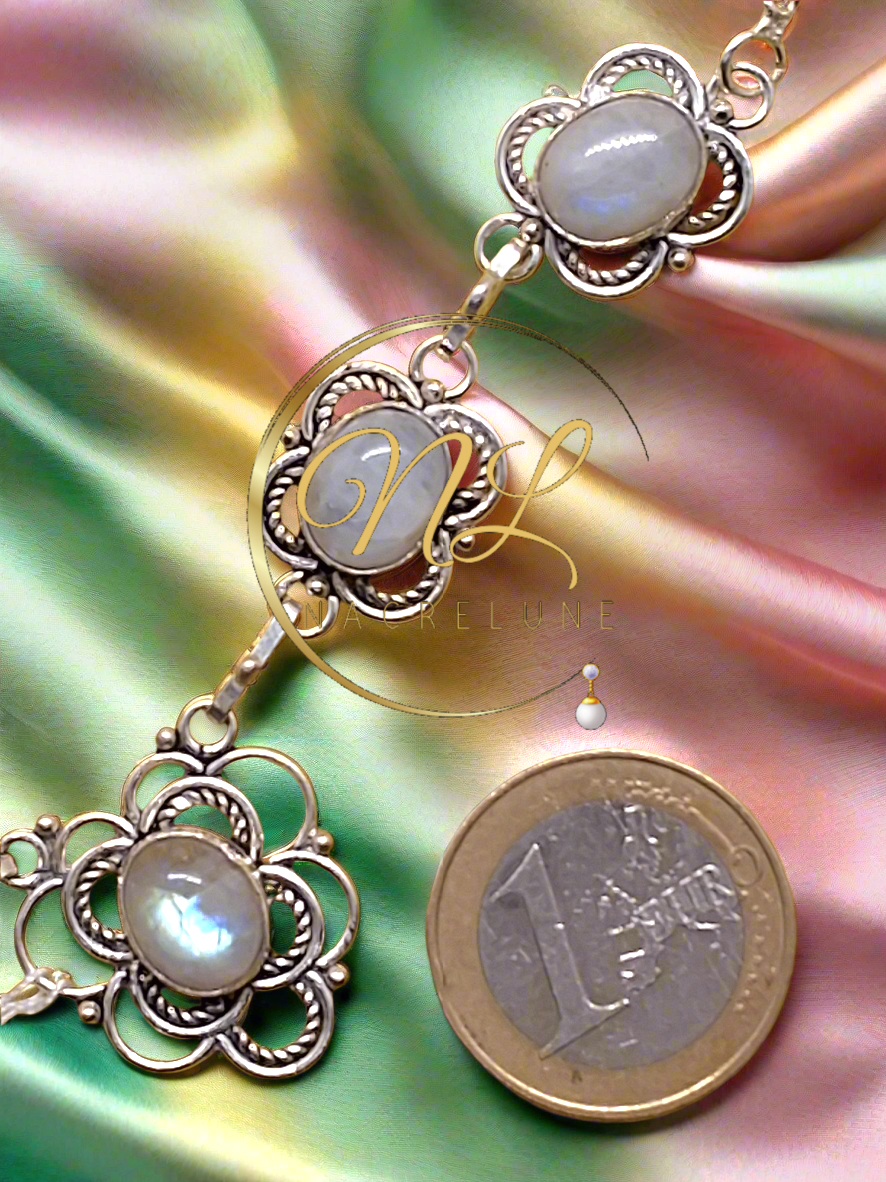 Collier en argent avec pierres de lune