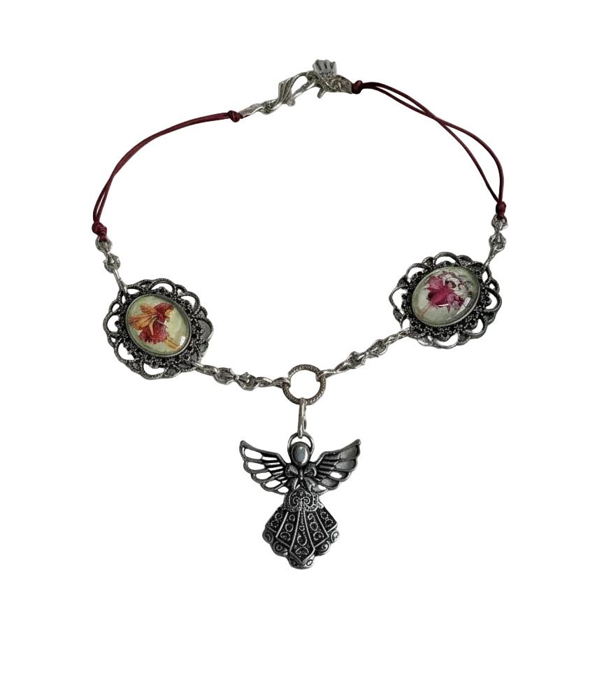 Collier fait de petits camées représentant un ange et des fées des fleurs nacrelune.com collier
