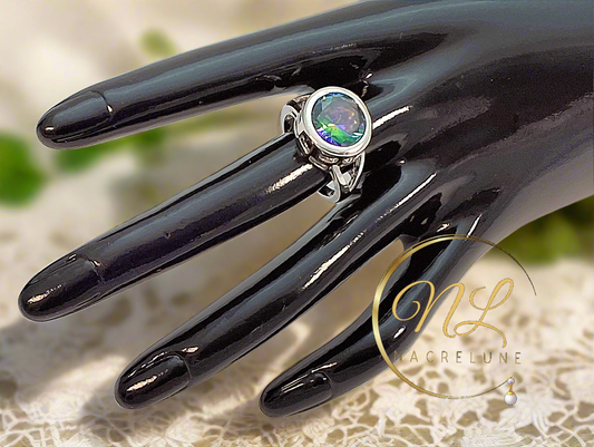 Bague en argent avec topaze taillée traitée mystique
