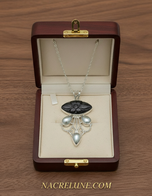 Pendentif argent 925 et pierre de soleil sculptée NACRELUNE pendentif