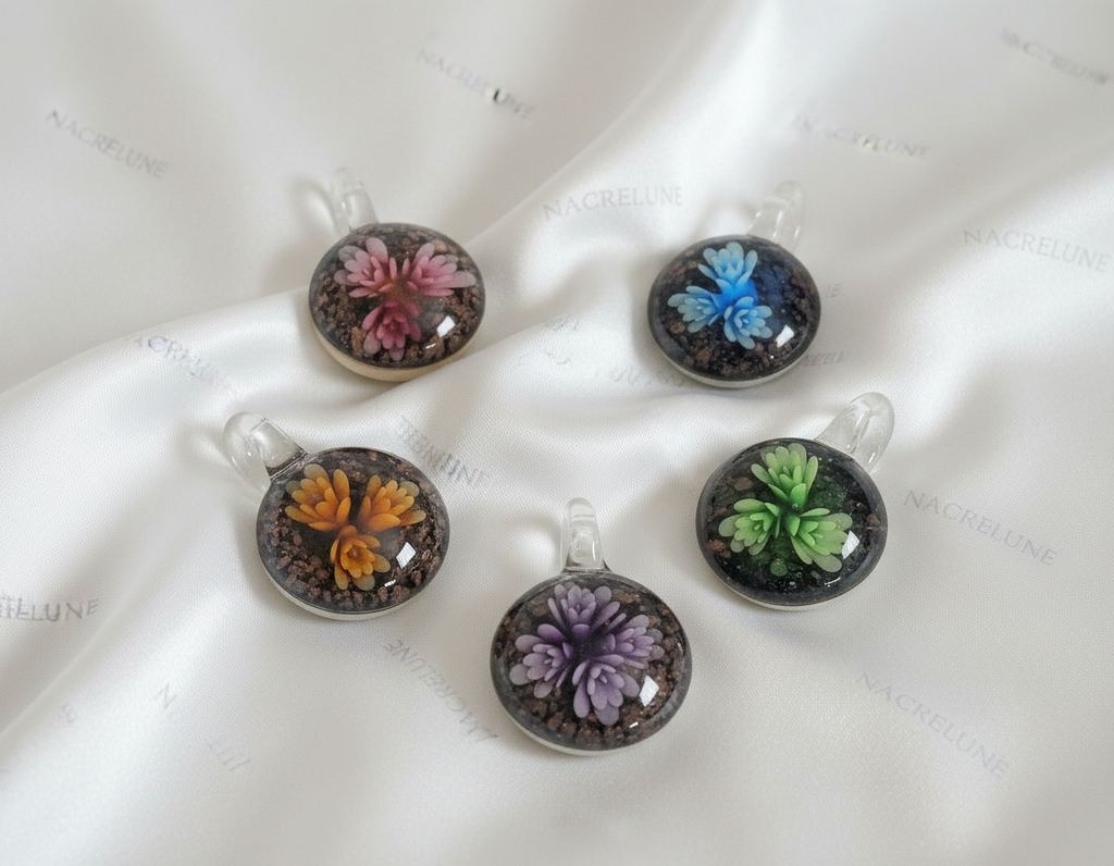 Pendentif en verre fleuri nacrelune.com pendentif