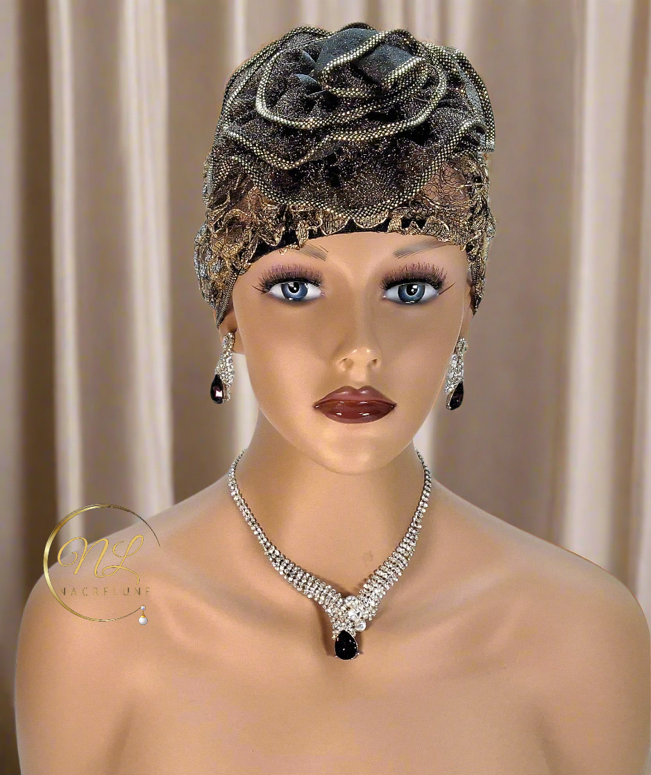 Collier en strass avec grande pierre couleur améthyste