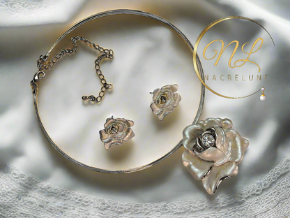 Parure roses anglaises en métal émaillé