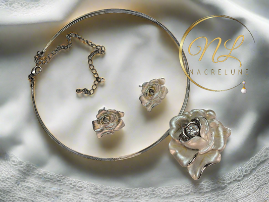 Parure roses anglaises en métal émaillé