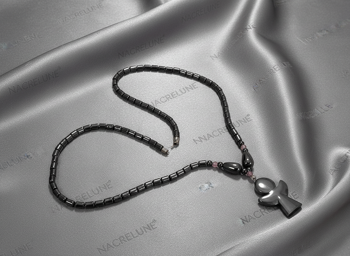 Collier en hématites avec ange gardien nacrelune.com collier