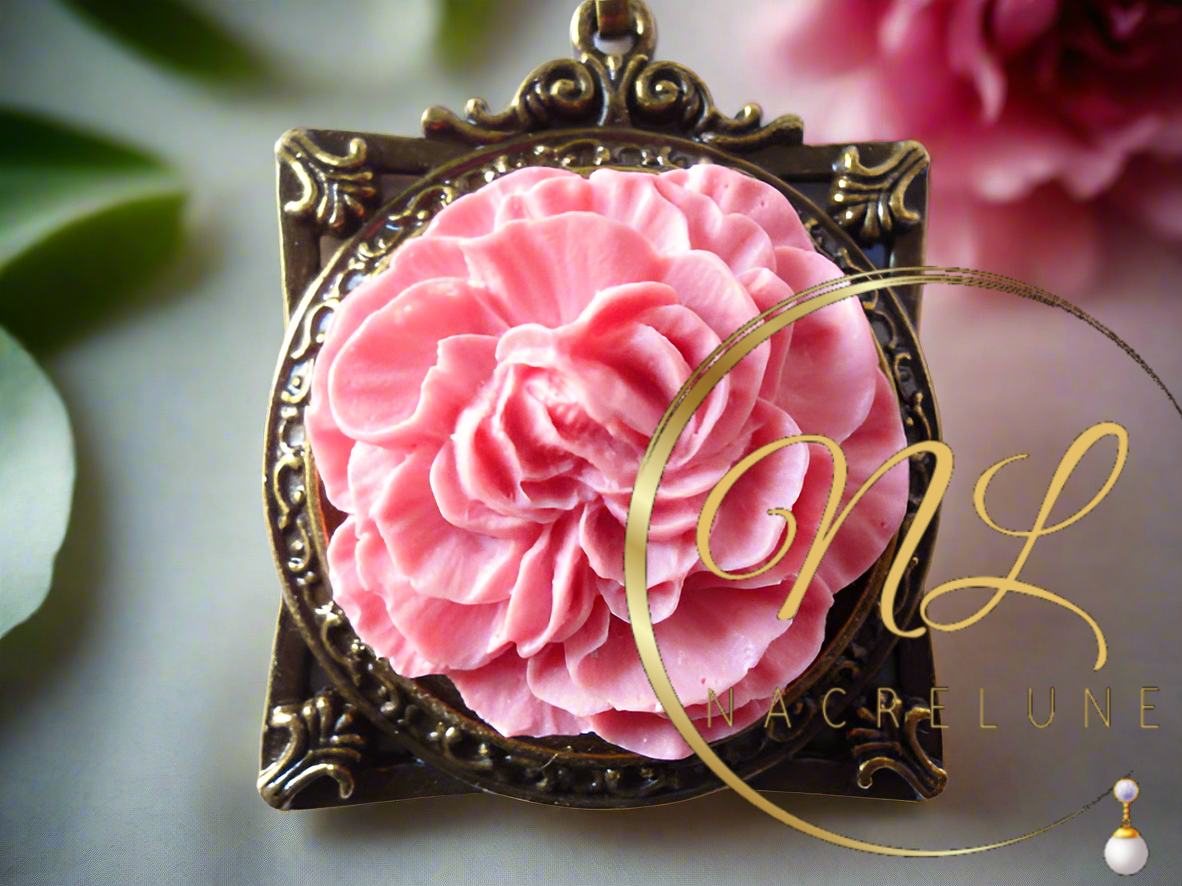 Pendentif cadre avec fleur, rose