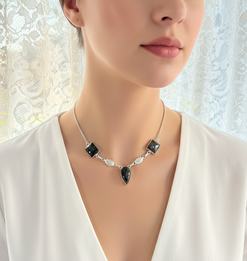 Collier argent 925 et labradorites polies nacrelune.com collier