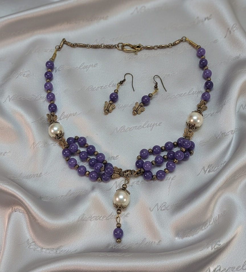 Parure en perles de jades mauves et perles de nacre NACRELUNE parure