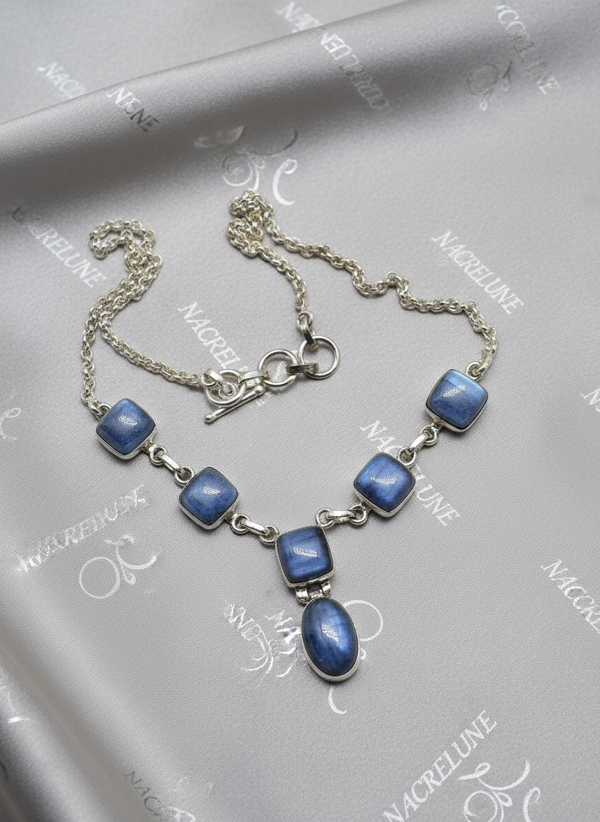 Collier en argent 905 avec kyanites polies NACRELUNE collier