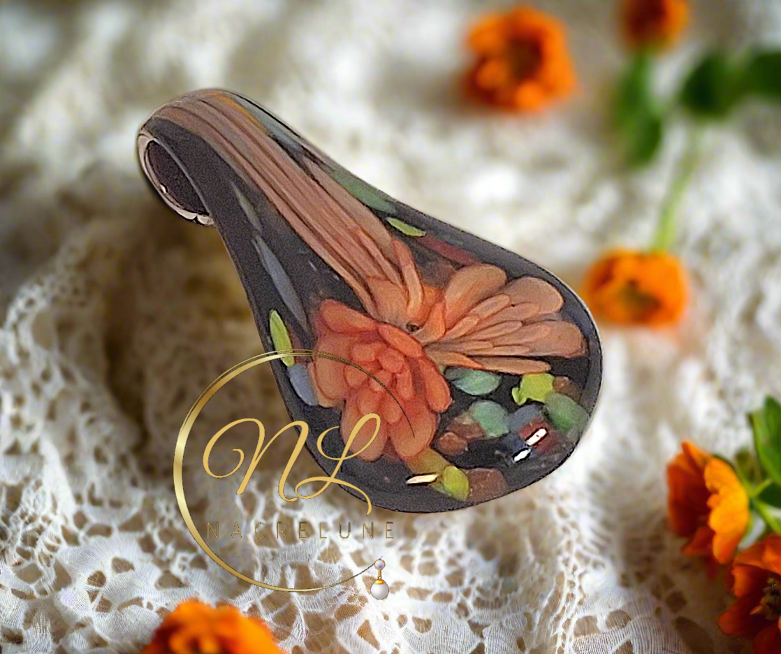 Pendentif en verre représentant une fleur colorée Orange nacrelune.com pendentif