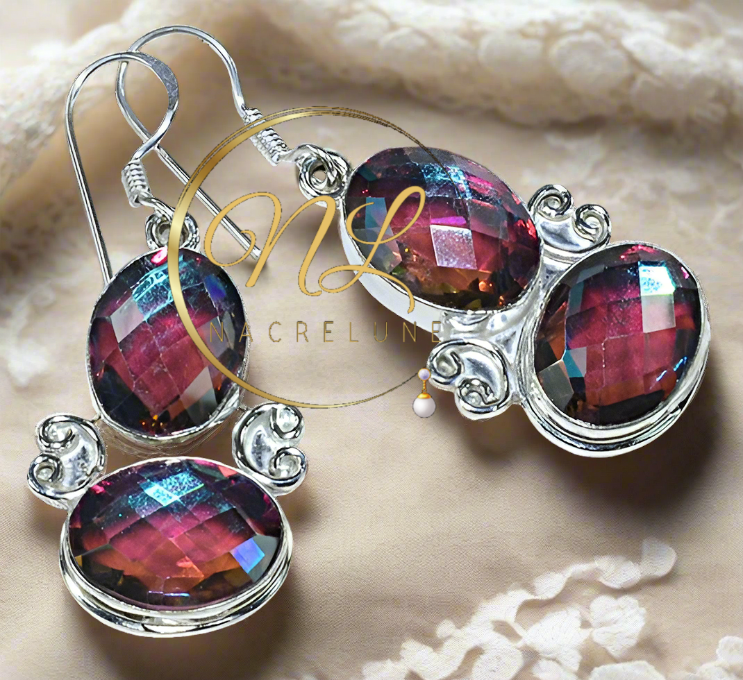 Boucles en argent avec topaze mystique bleu-rouge