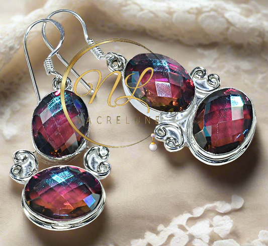 Boucles en argent avec topaze mystique bleu-rouge