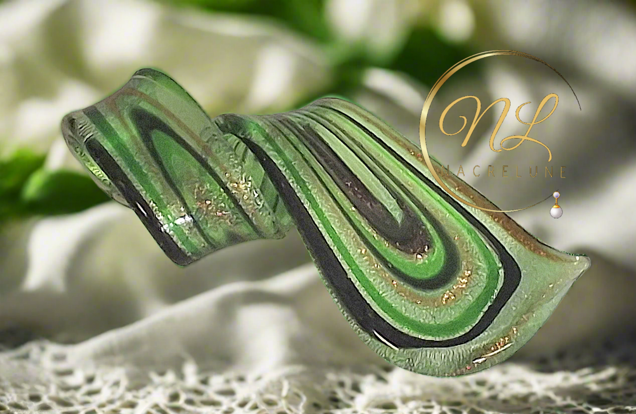 Grand pendentif en verre multicolore Vert nacrelune.com pendentif