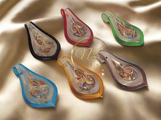 Pendentif en verre multicolore