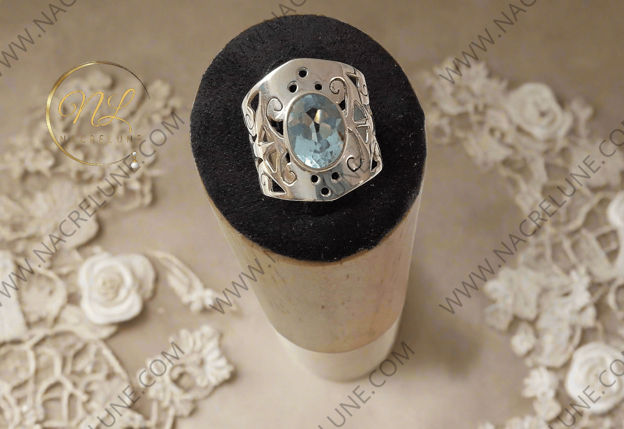 Bague en argent 925 avec topaze bleue taillée