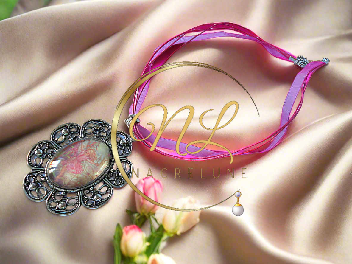 Grand pendentif camée représentant une fée des fleurs