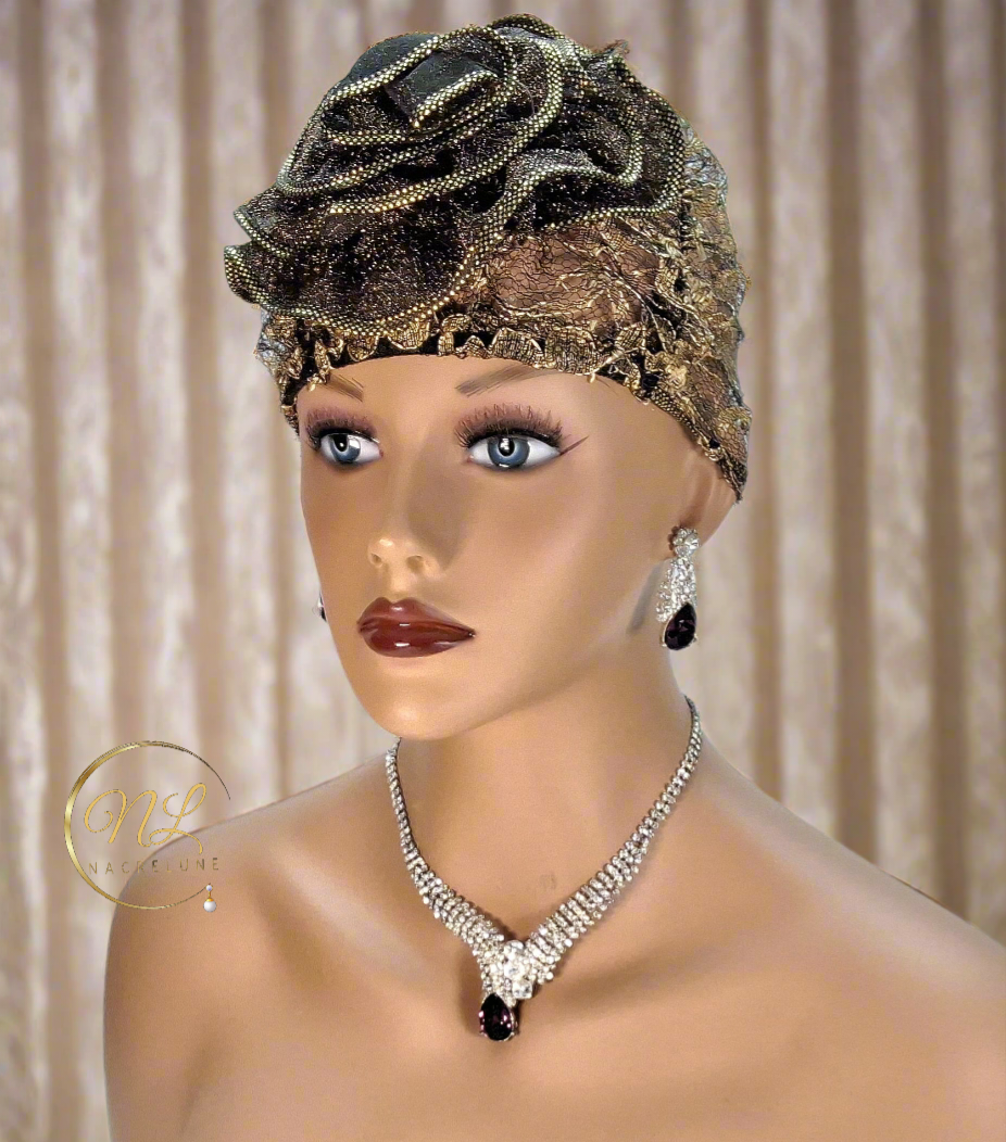 Collier en strass avec grande pierre couleur améthyste
