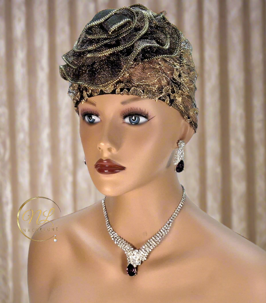 Collier en strass avec grande pierre couleur améthyste