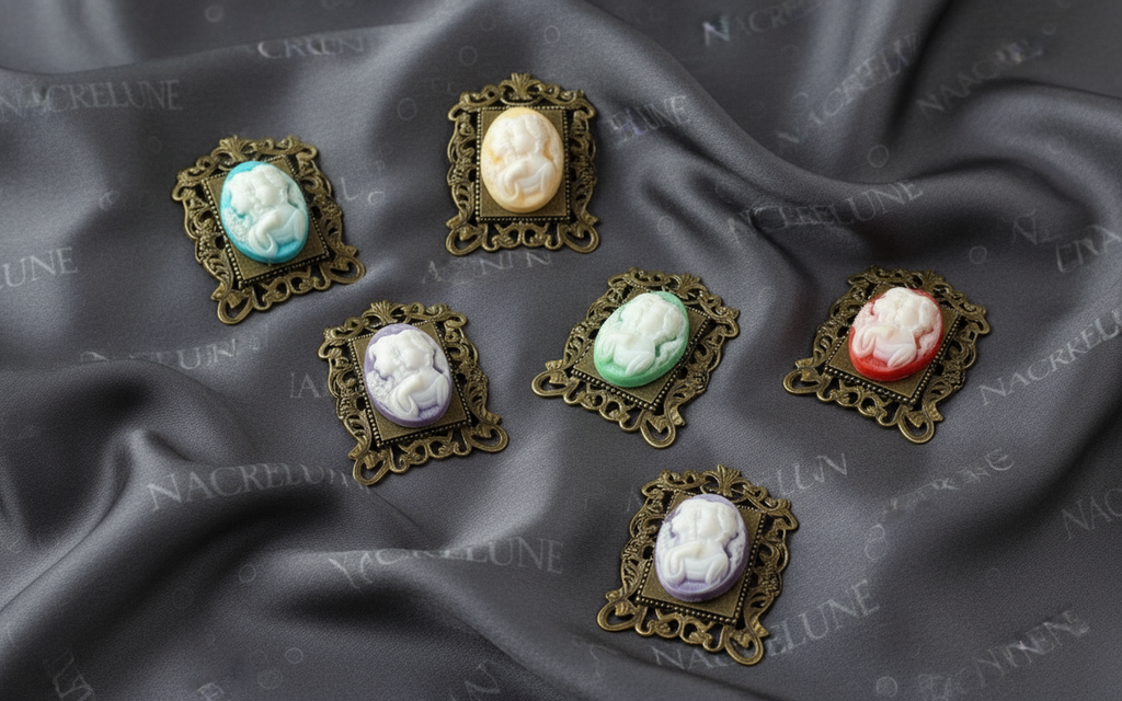 Pendentif camée en résine représentant 2 jeunes filles, choisissez votre couleur nacrelune.com pendentif