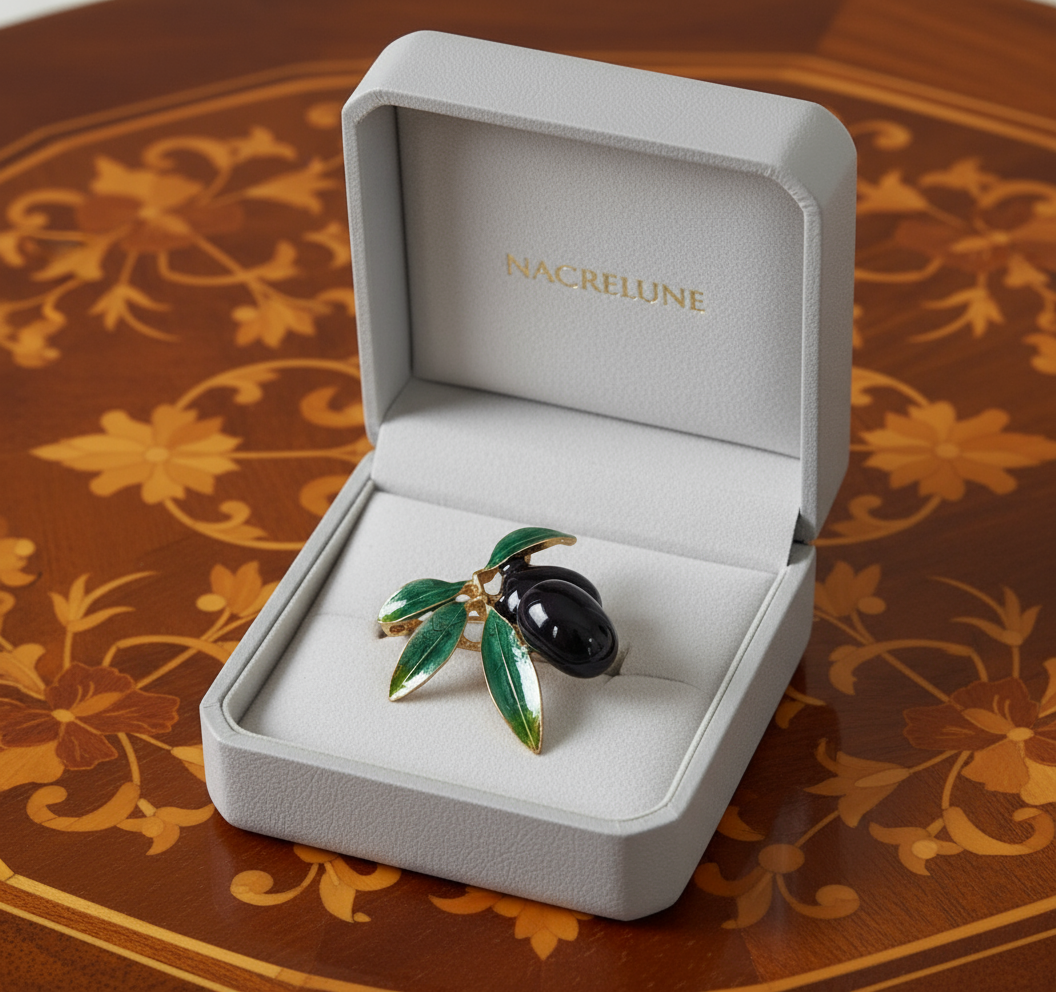 Broche en forme de petite branche d’olivier avec olives noires nacrelune.com broche