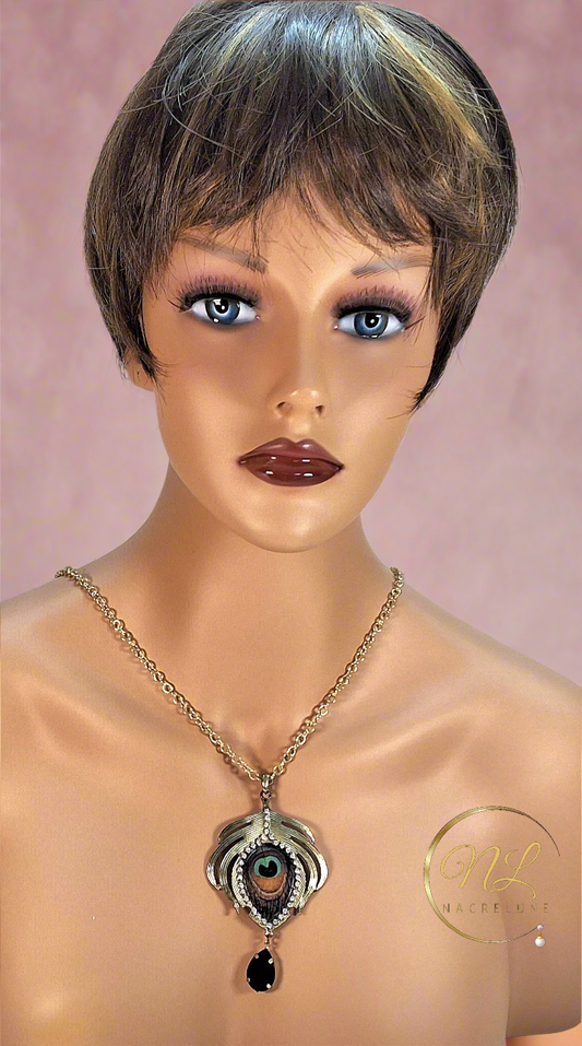 Pendentif fantaisie à longue chaîne représentant plume de paon