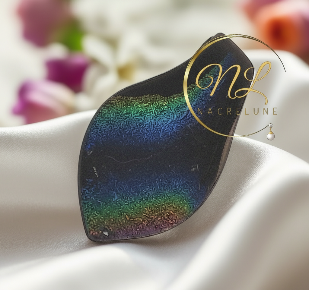 Pendentif en verre aux reflets multicolores nacrelune.com pendentif