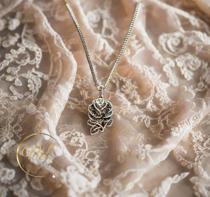 Pendentif argent et marcassites en forme de rose
