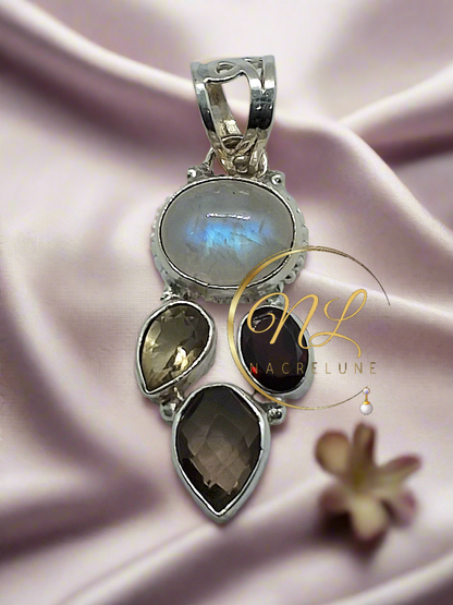 Pendentif Argent et Pierres Semi-Précieuses, conçu avec de l'argent véritable et des pierres précieuses comme le grenat, la pierre de lune, le quartz fumé et la citrine.