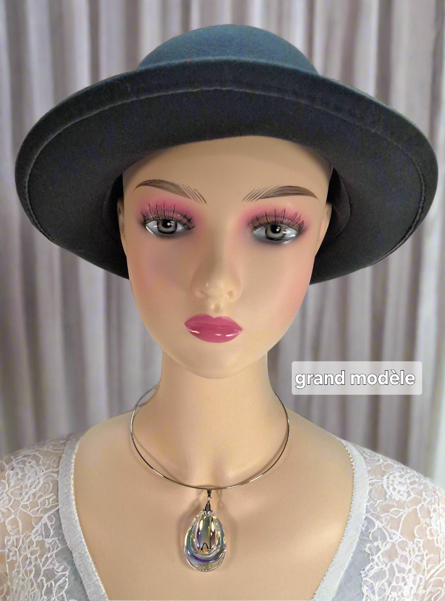 Pendentif en verre coloré nacrelune.com pendentif