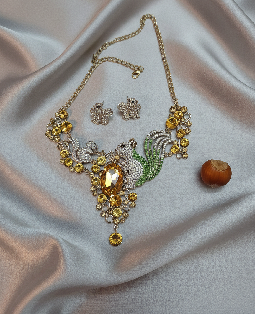 Parure en strass représentant des écureuils NACRELUNE parure