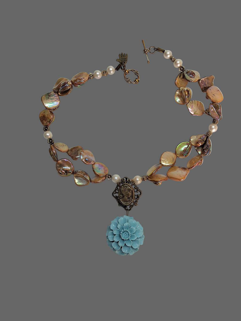 Collier en nacre doré et turquoise en résine nacrelune.com collier