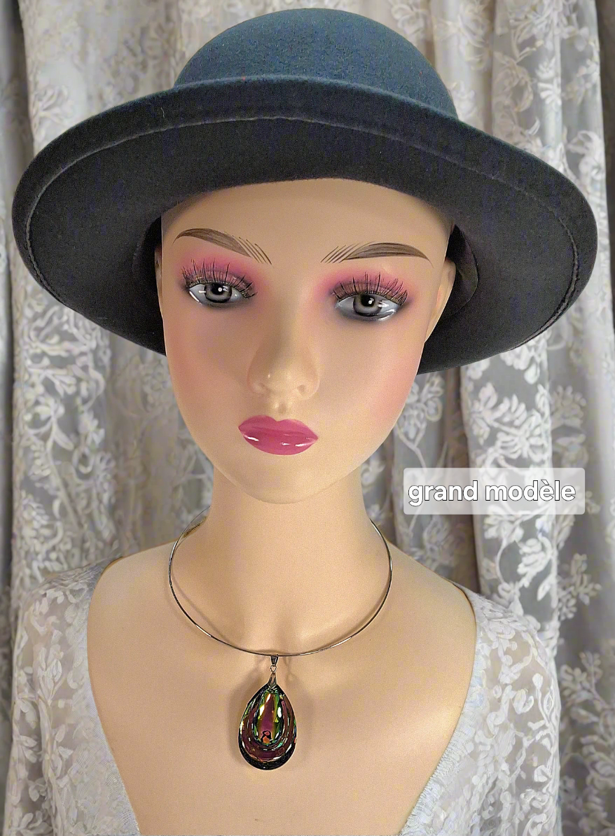 Pendentif en verre coloré nacrelune.com pendentif