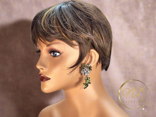 Grandes boucles strass en forme de roses blanches