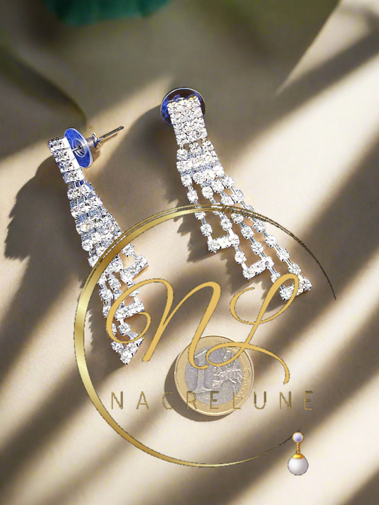 longues boucles en  strass