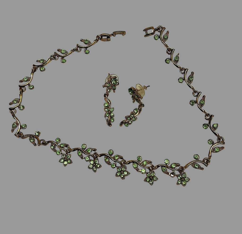 Parure en strass vert pale nacrelune.com parure